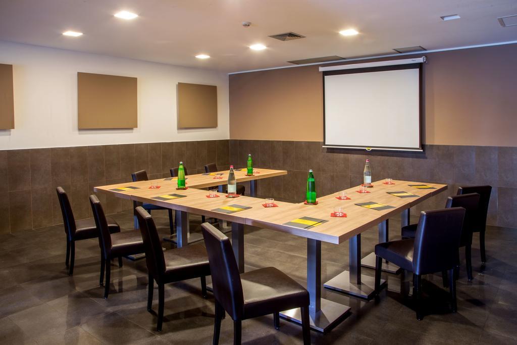 Park Hotel Sabina Маляно Сабина Екстериор снимка